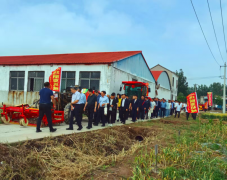<b>实现手艺宣讲取实践展现双向发</b>